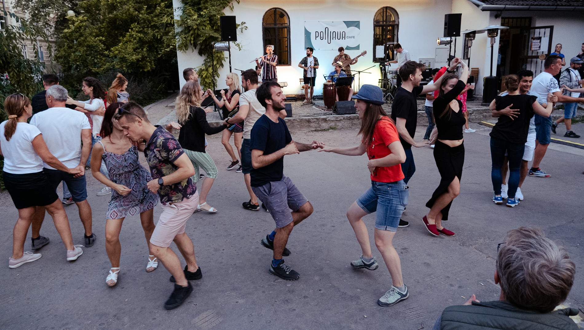 LETNÍ LATINO TANČÍRNA SE SKUPINOU SABOR LATINO - COMBO