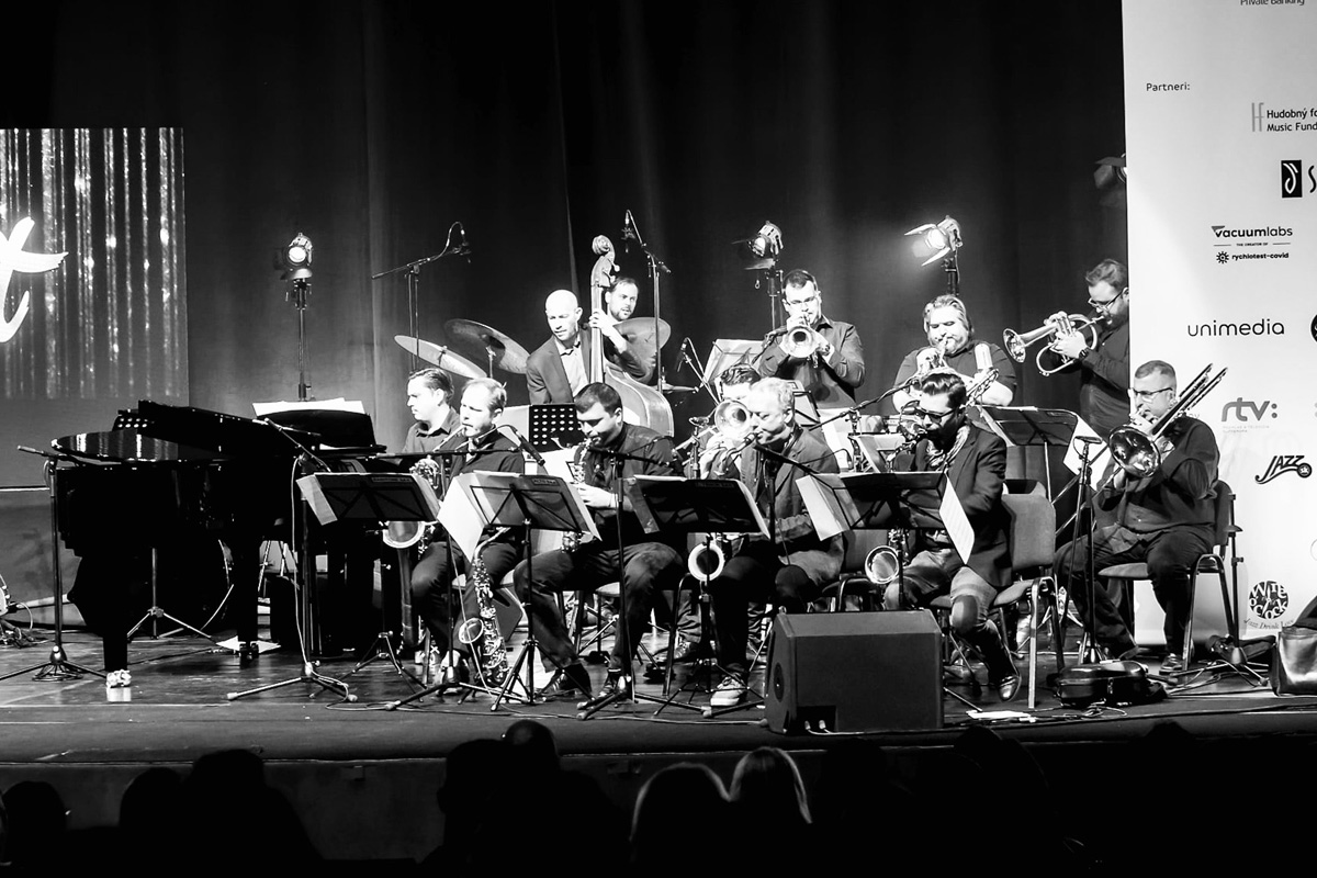 LUKÁŠ ORAVEC ORCHESTRA // PONAVA